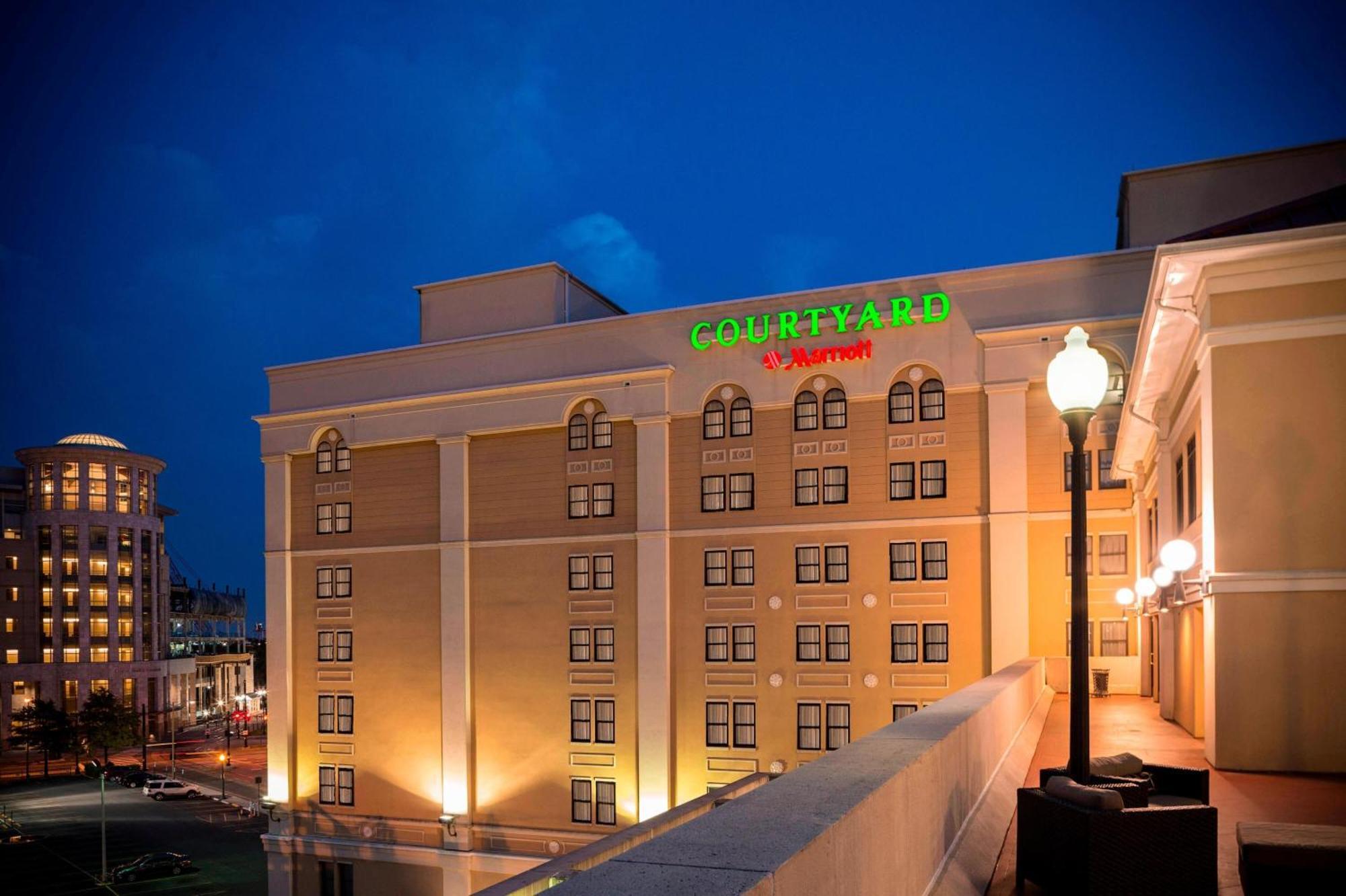 Готель Courtyard By Marriott Norfolk Downtown Екстер'єр фото